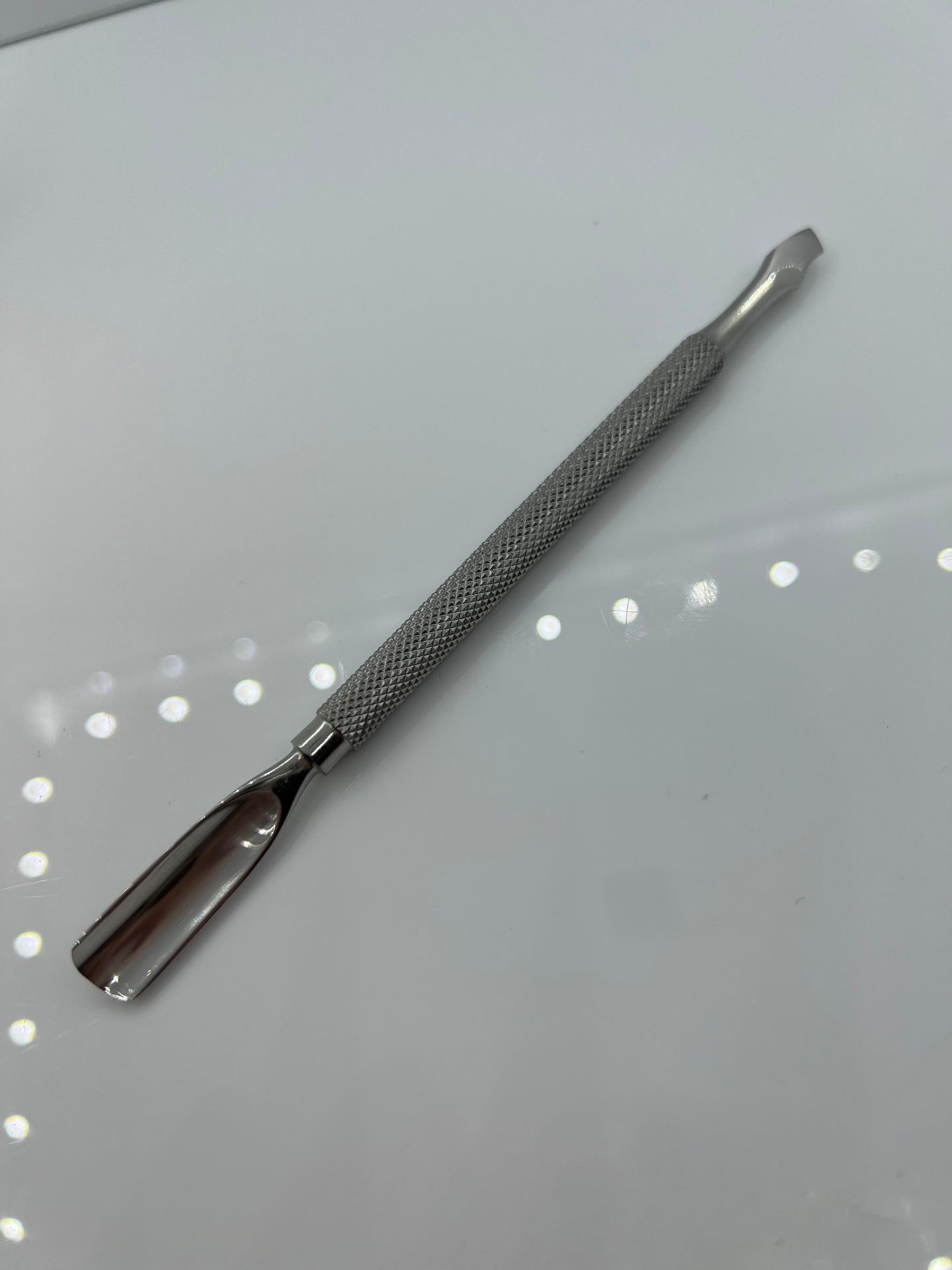 Cuticle pusher & knife/scraper